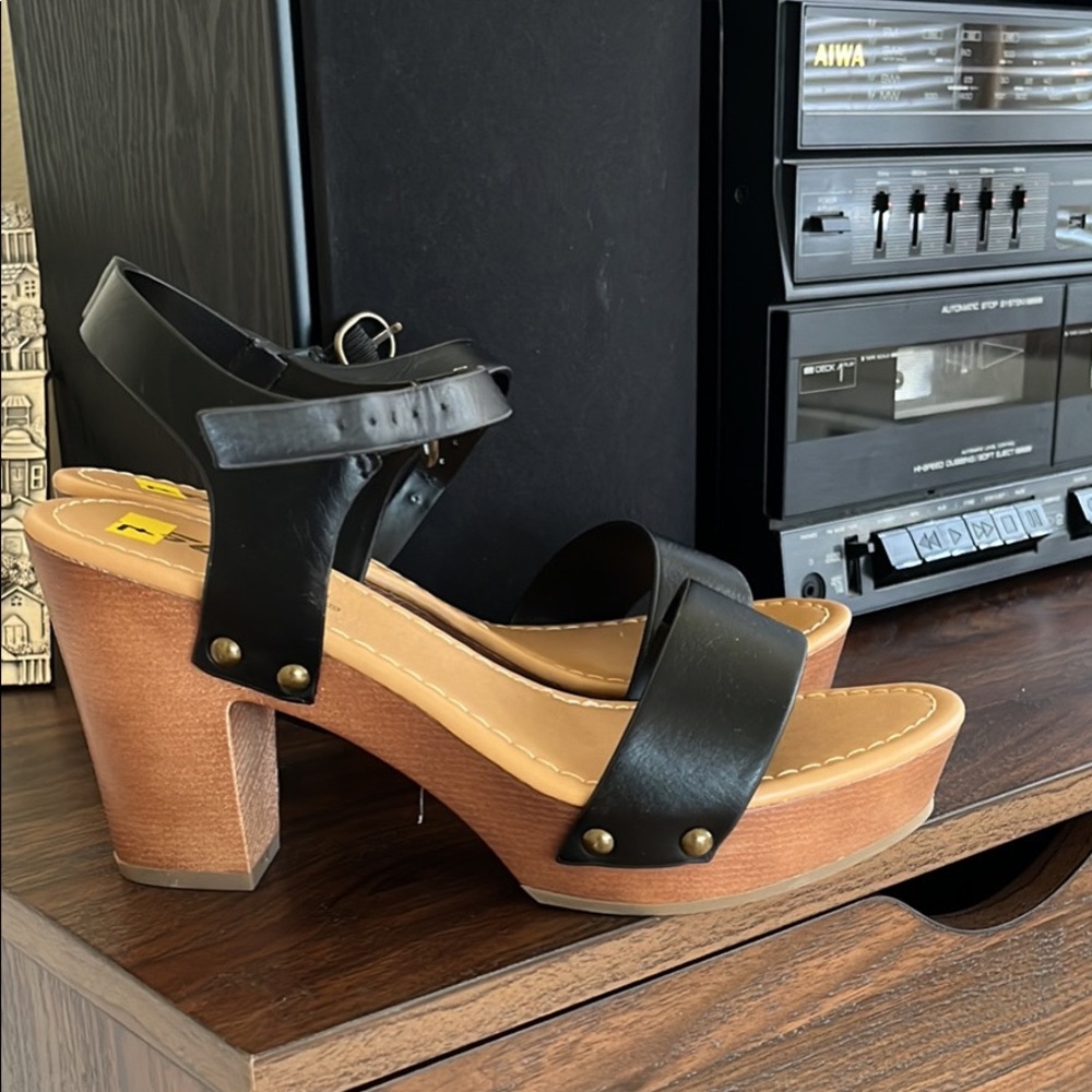 Cute black heels, new